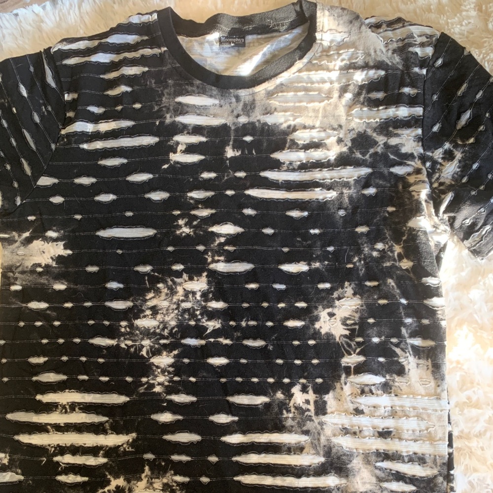 Distressed men’s t-shirt - New without tags